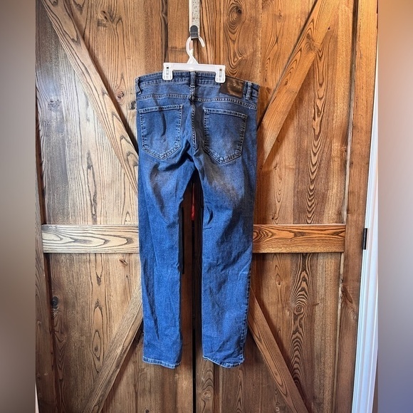 Lcw Jeans 30x32 distressed - Picture 5 of 8
